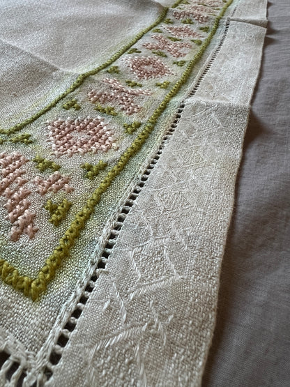 色刺繍クロス
