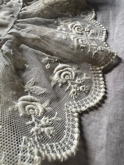 チュール刺繍レース胸元飾り