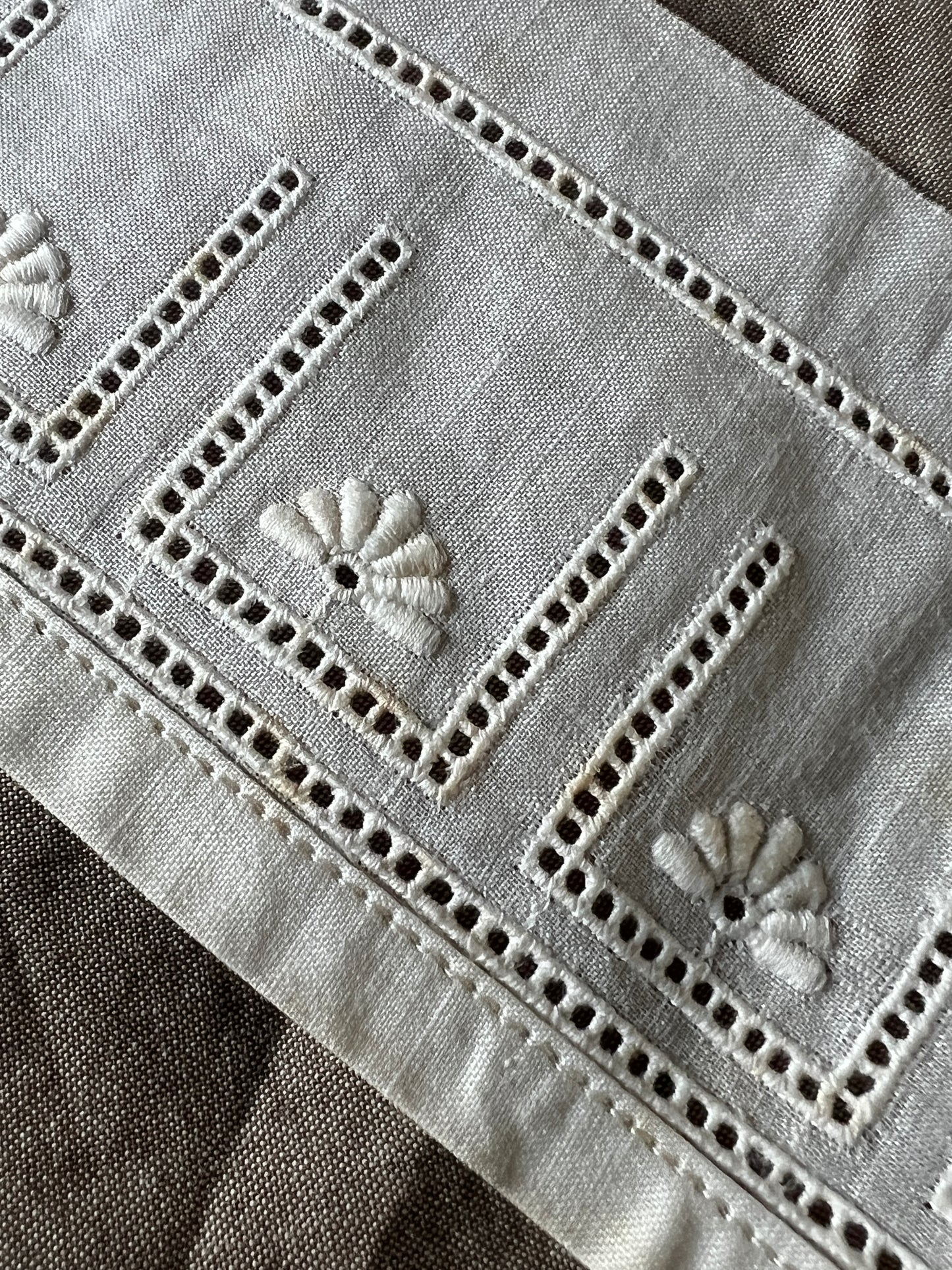 刺繍トリム