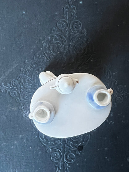 ★磁器製ミニチュアテーブル