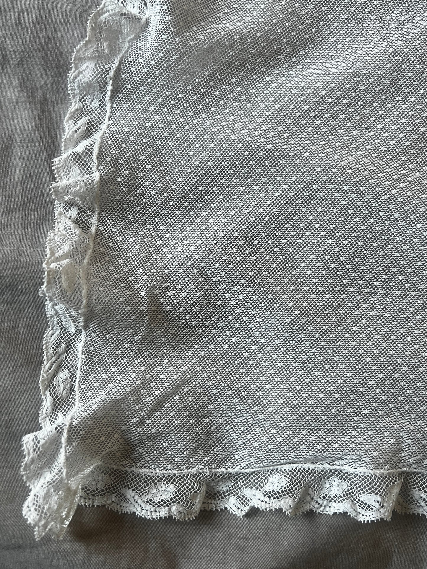 ドットチュールレースのミニカーテン