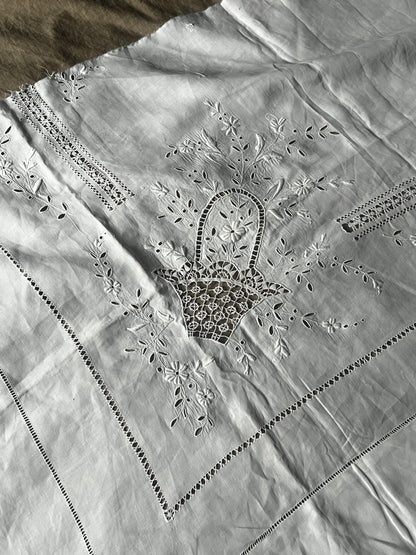 白刺繍の端布(ダメージ)