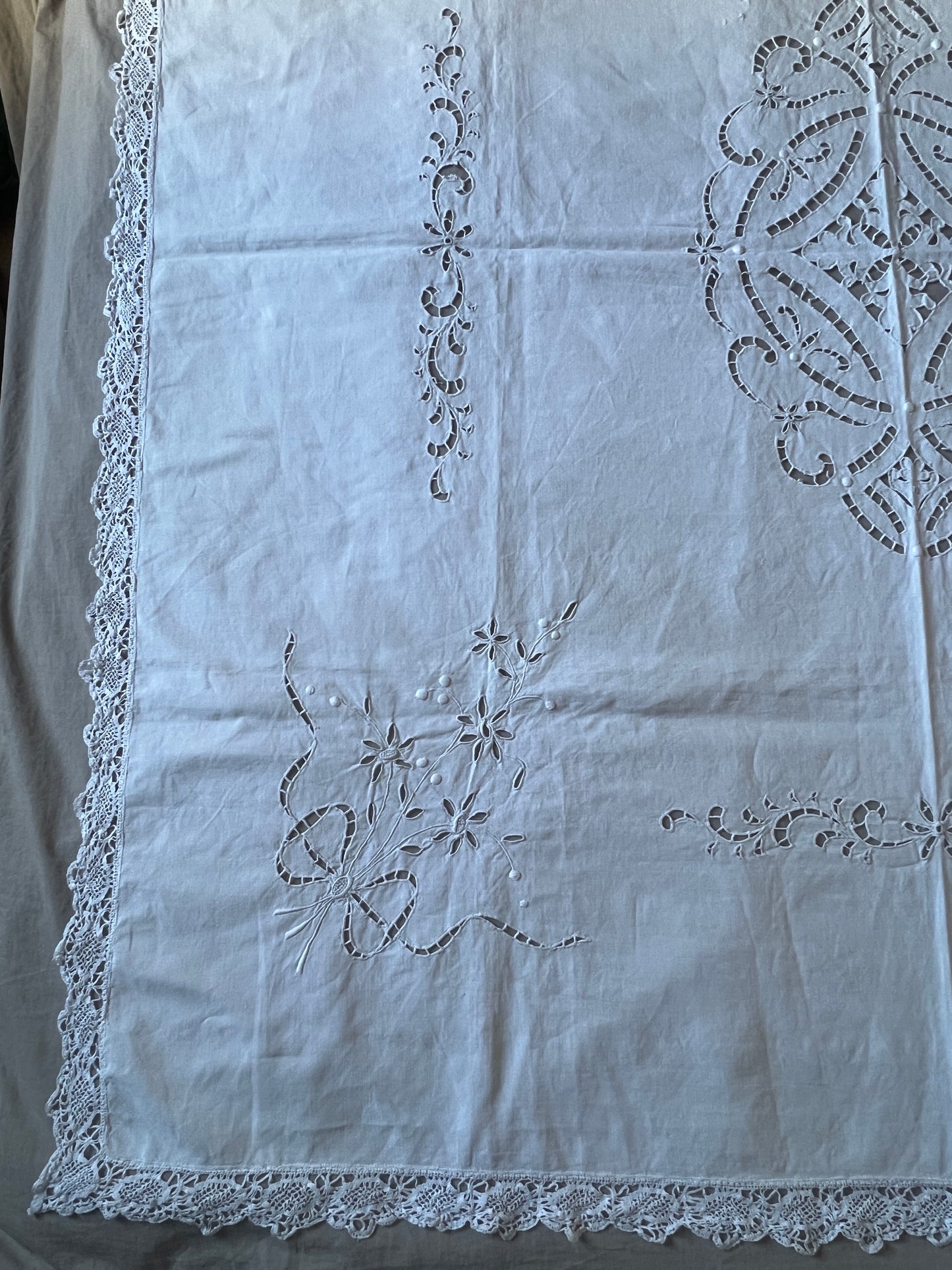 カットワークク刺繍大判クロス