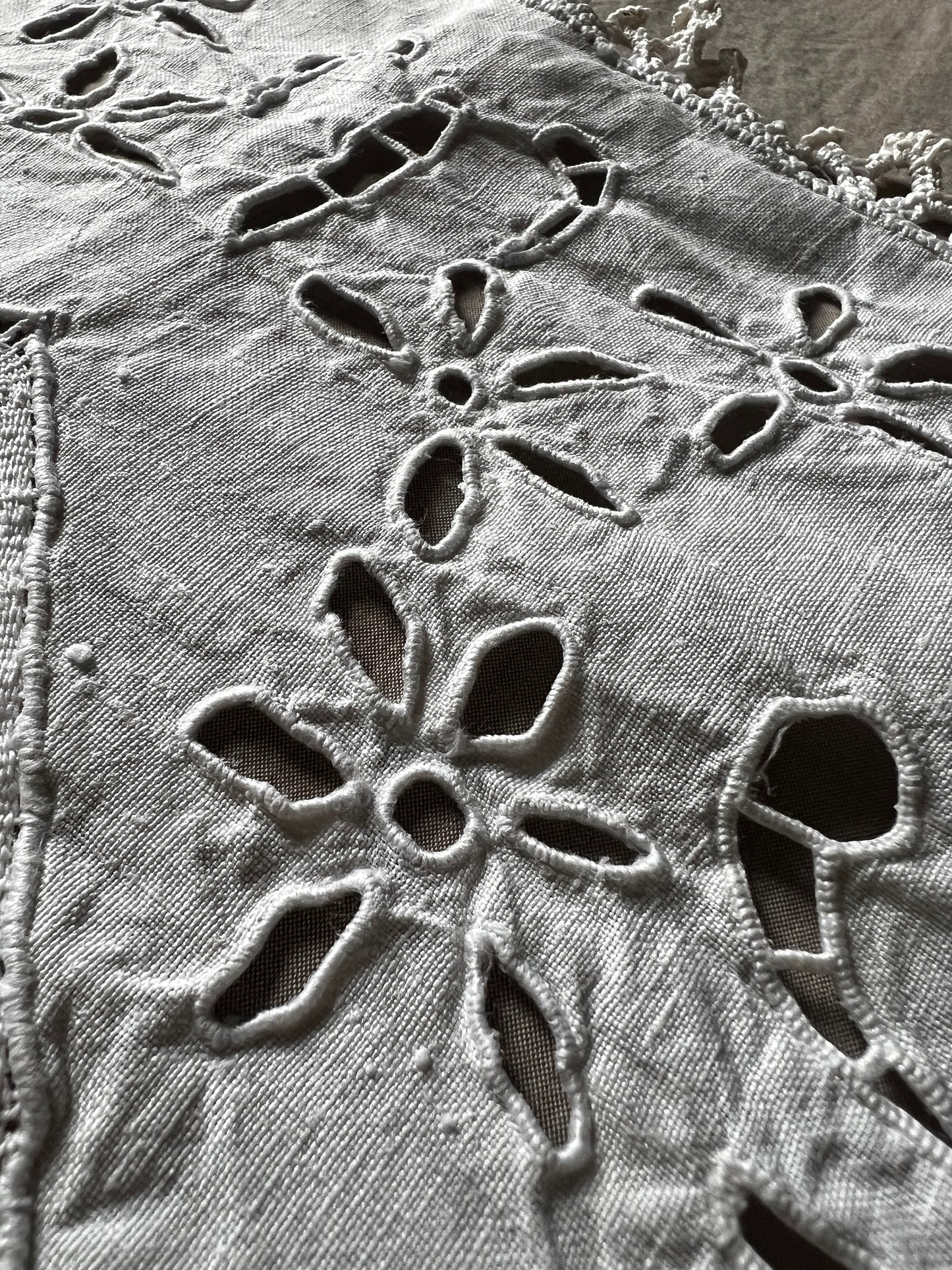刺繍とレースの飾り布(鳥)