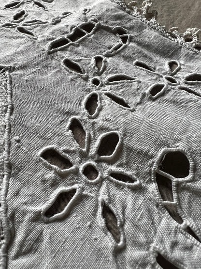 刺繍とレースの飾り布(鳥)