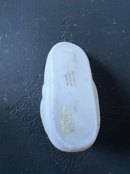 ブーツ型菫の小物入れ