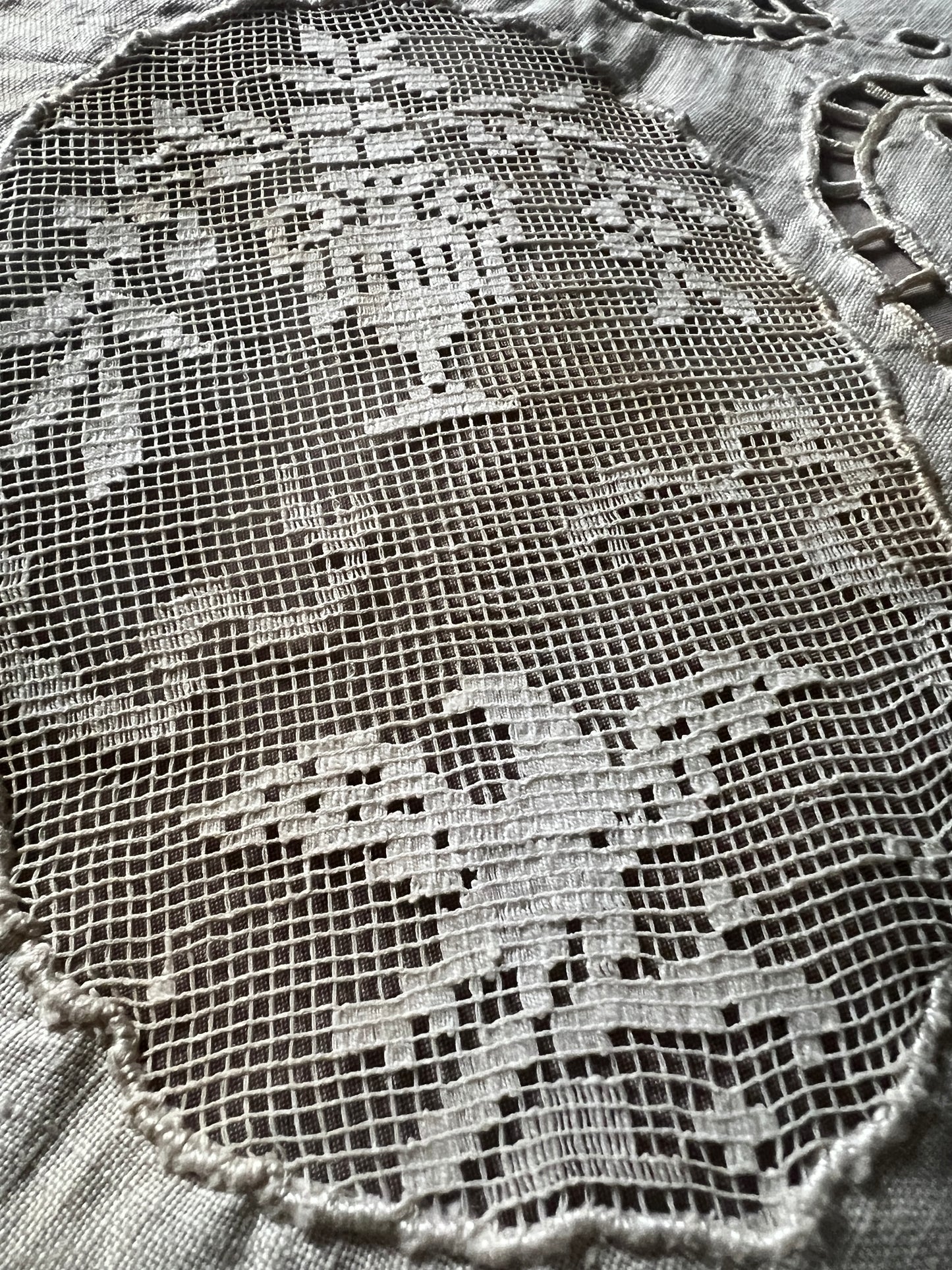 ★刺繍とレースの正方形クロス