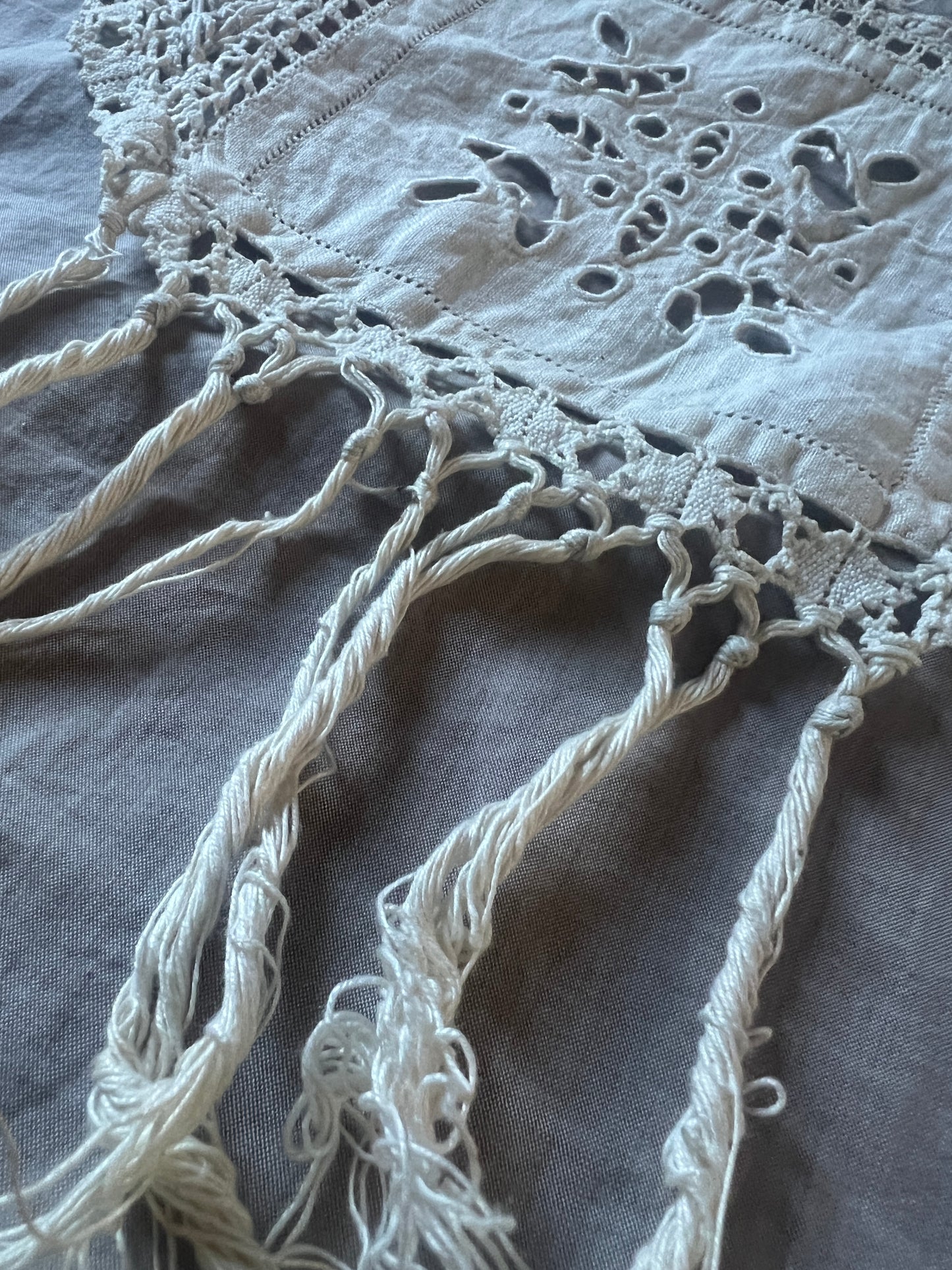 レースと刺繍の飾り布