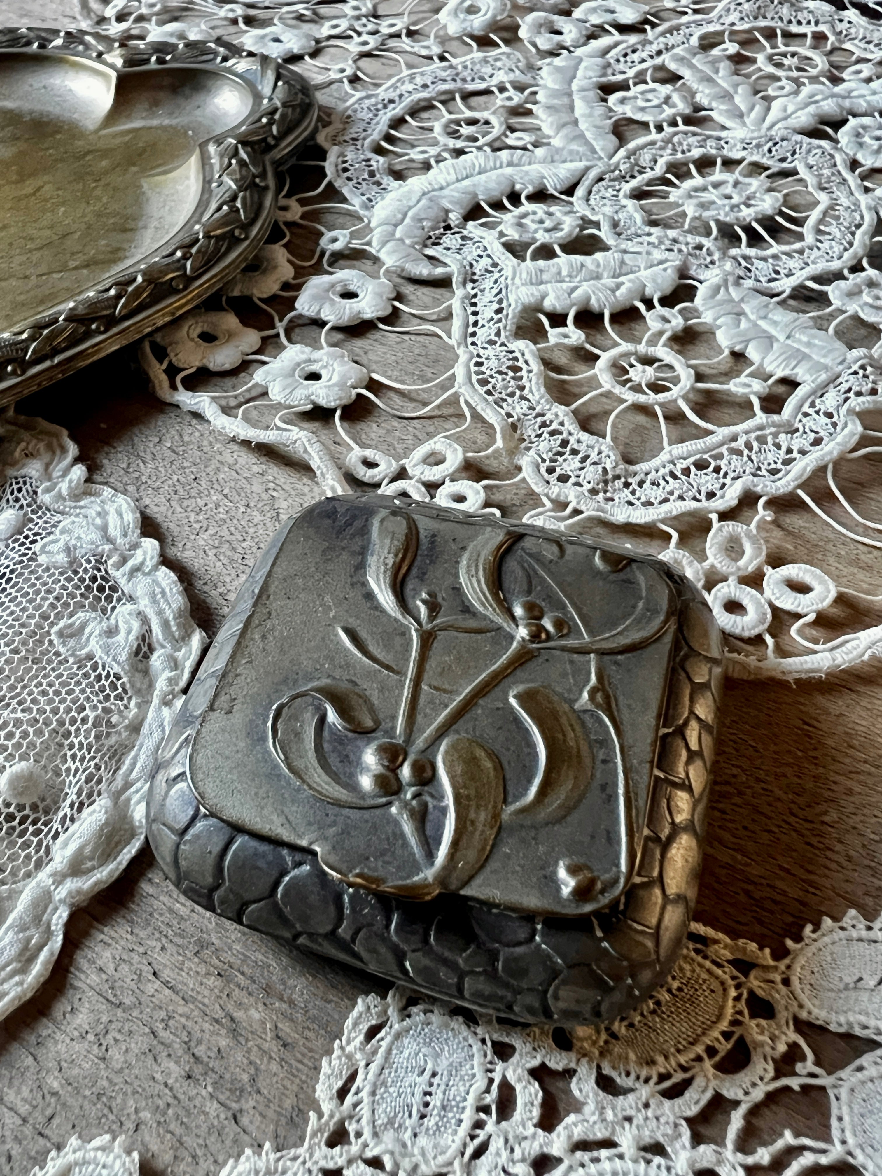 フランスアンティーク ニードルケース ヤドリギ アンティークニードル