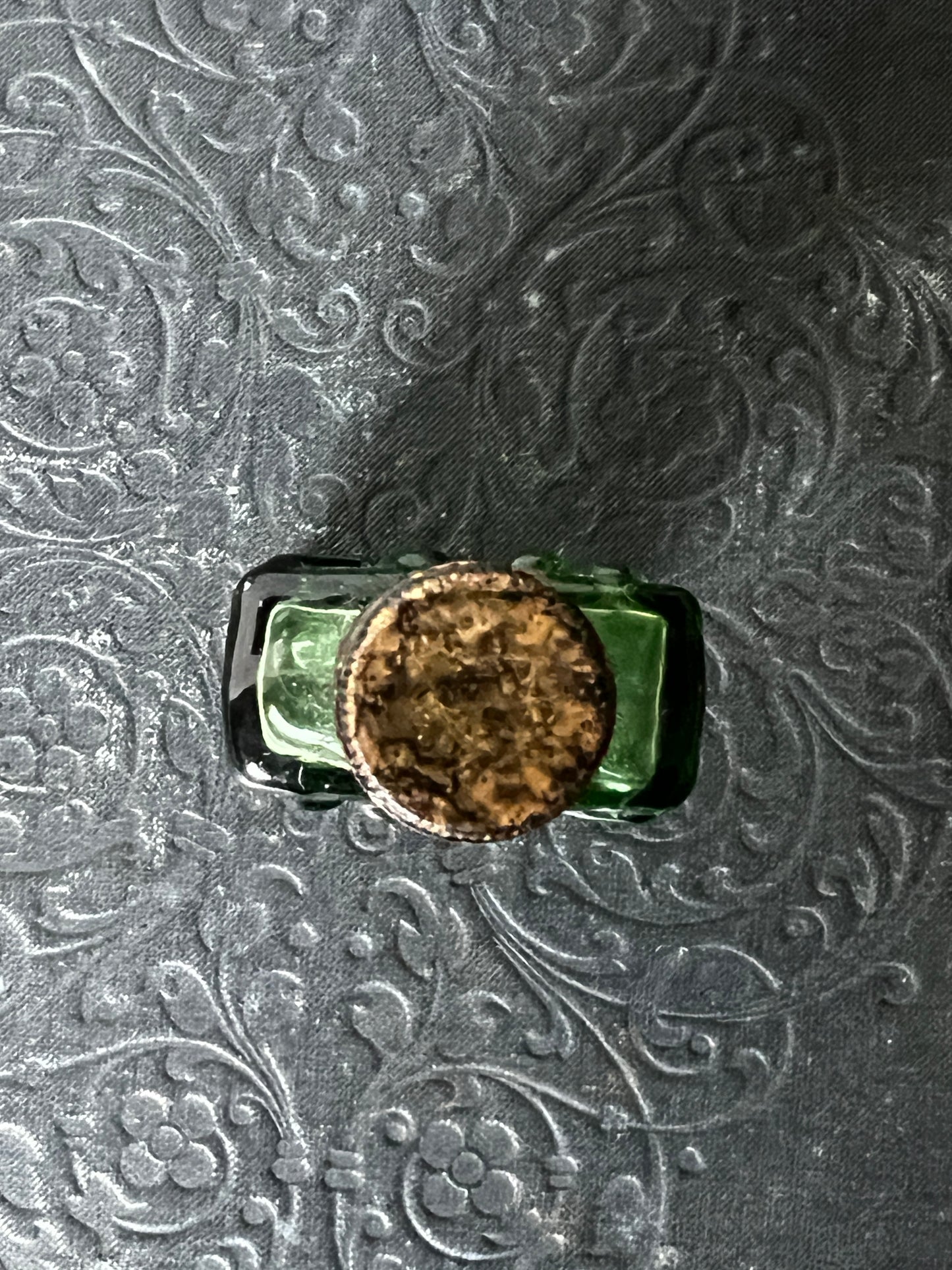 ★古い小瓶(グリーン)