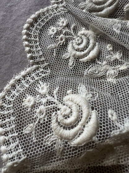 チュール刺繍レース胸元飾り