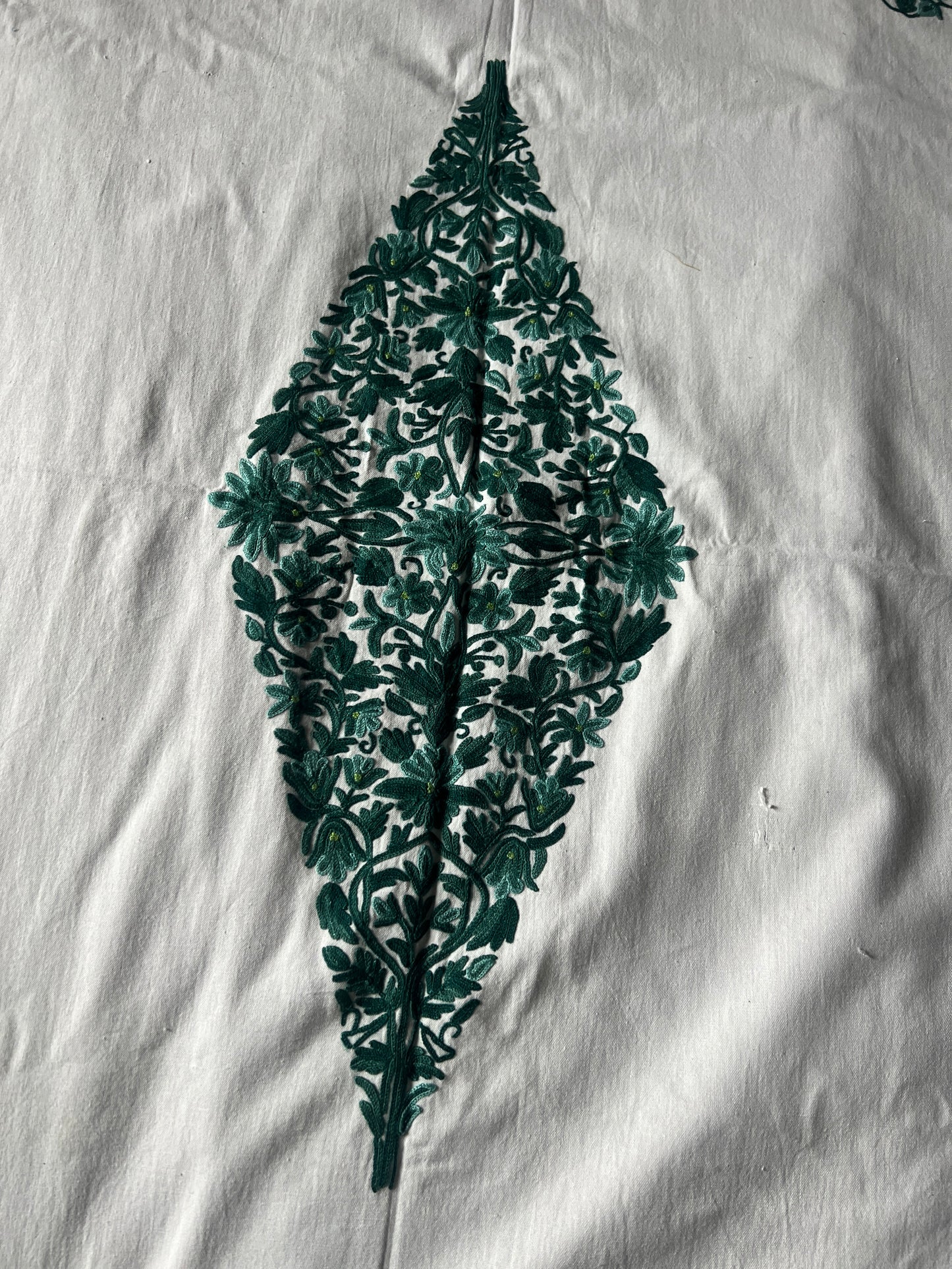 ★コルネリー刺繍の大判クロス