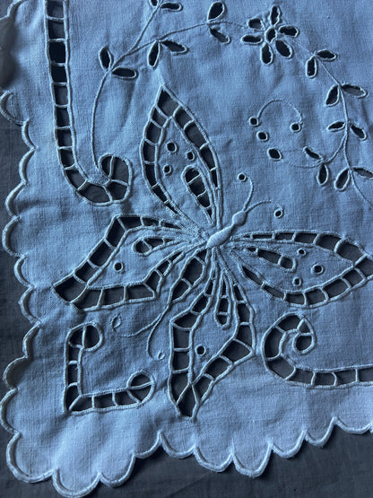 カットワーク刺繍クロス