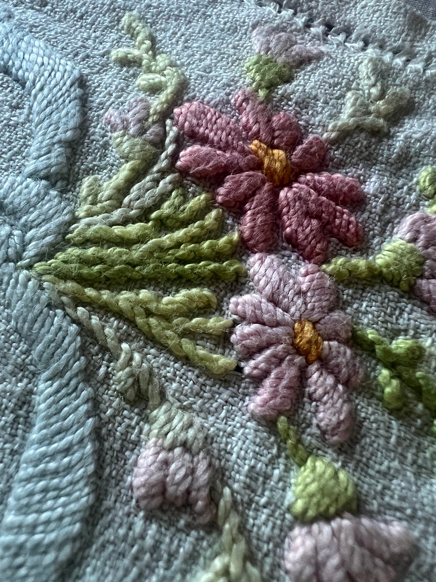 ★花の刺繍のミニクロス