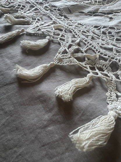 レースと刺繍のミニカーテン