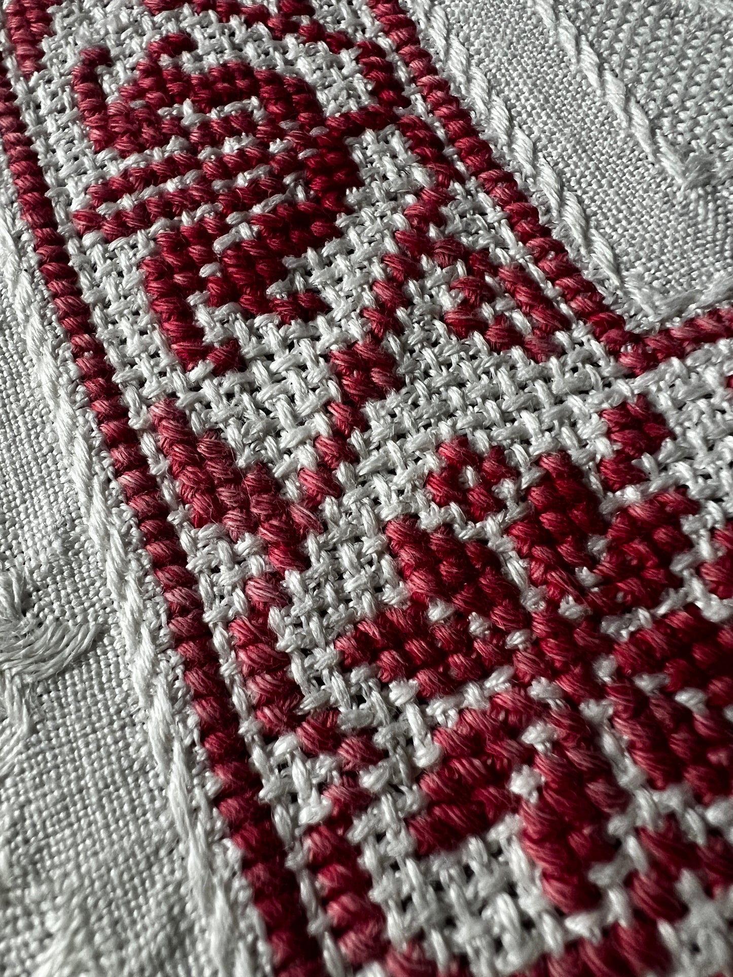 赤糸刺繍テーブルセンター