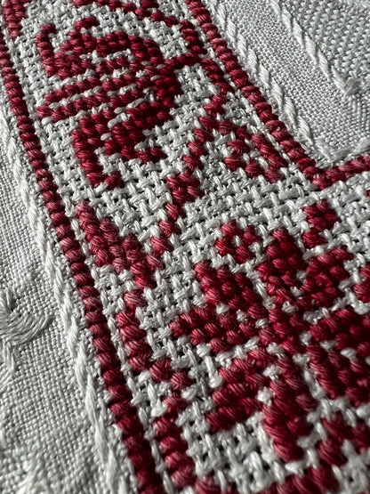 赤糸刺繍テーブルセンター