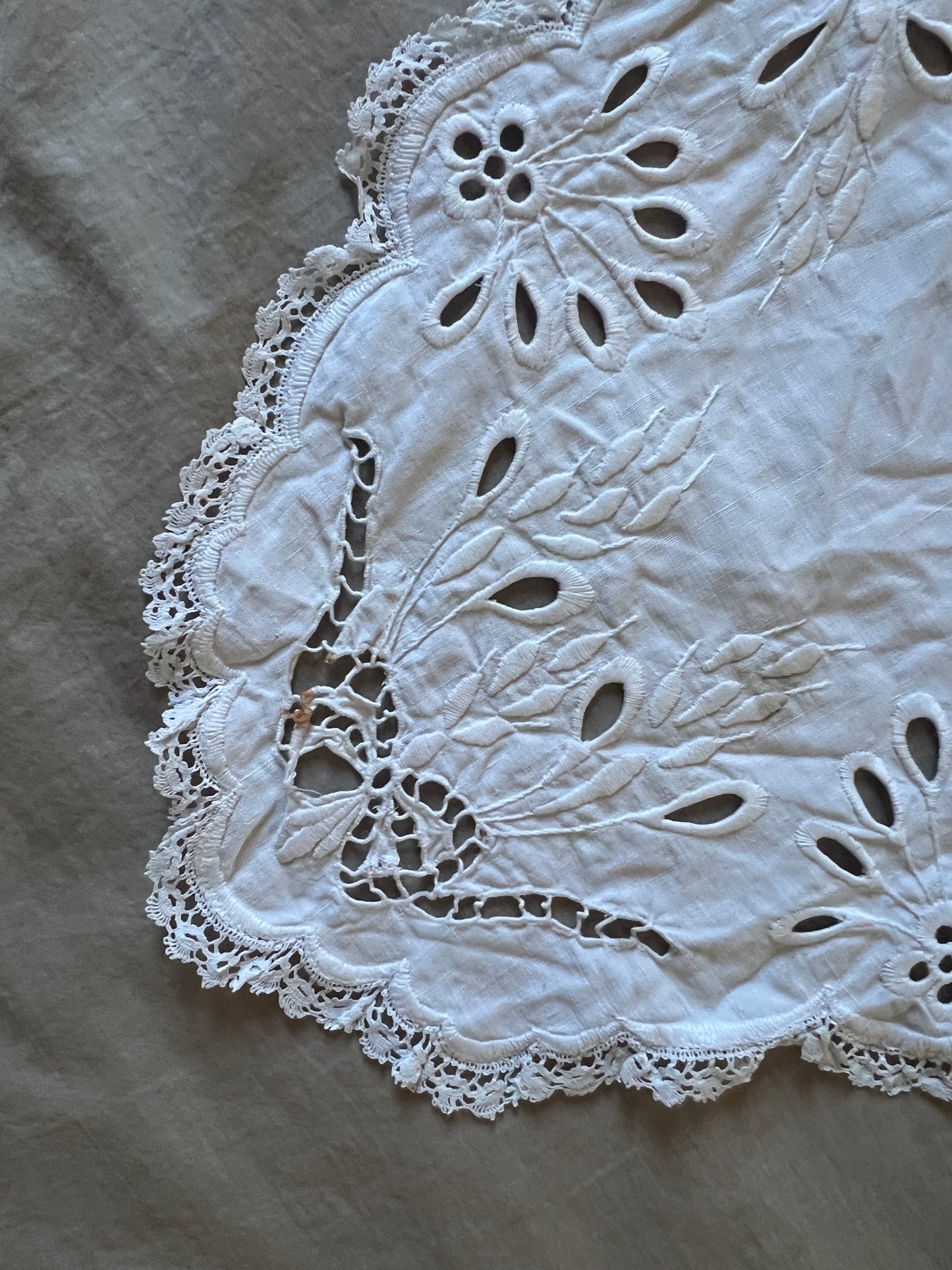 カットワーク刺繍クロス(ダメージ)