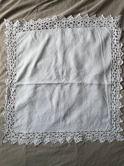 カットワーク刺繍クロス