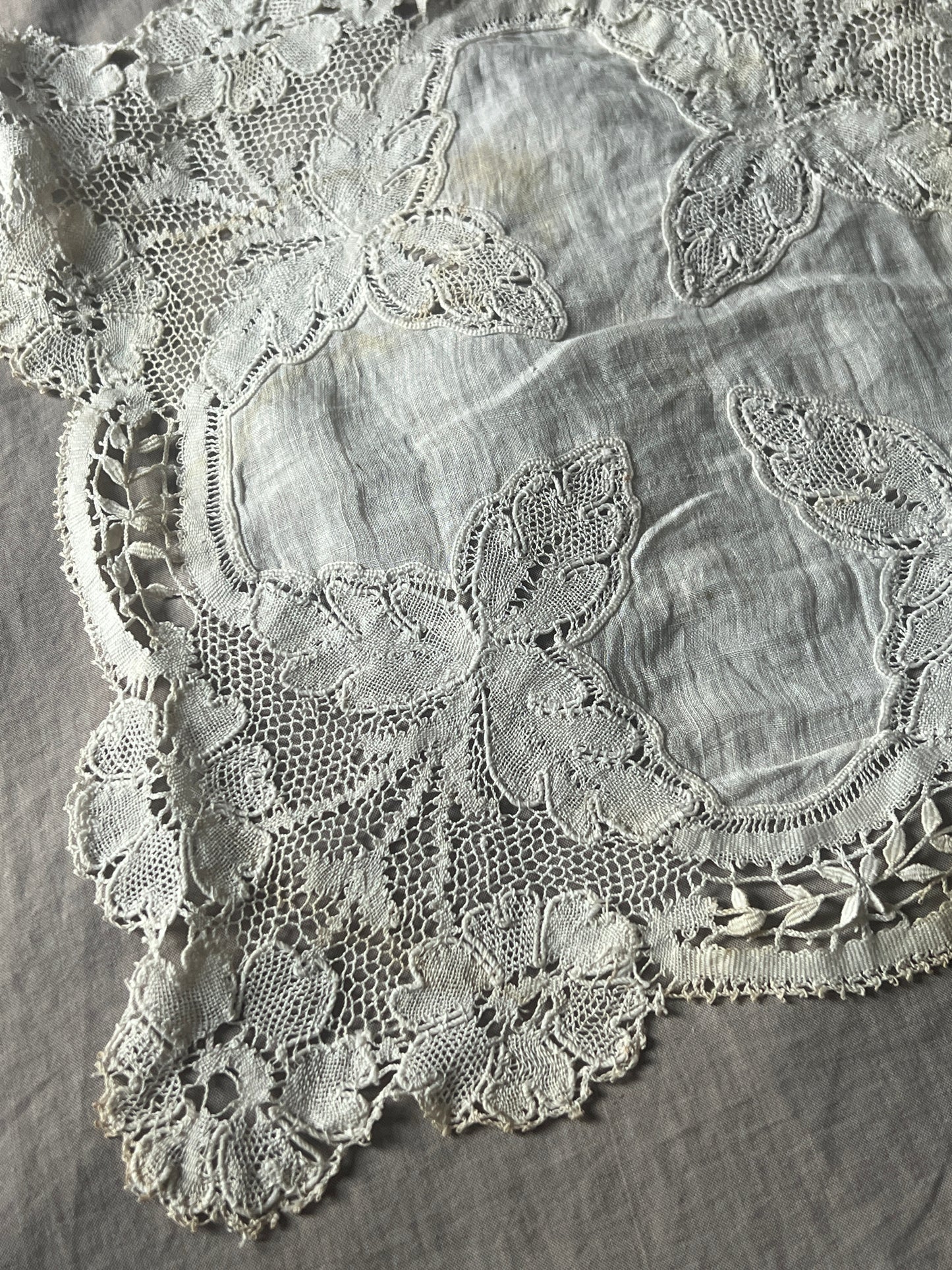 ボビンレースのハンカチ