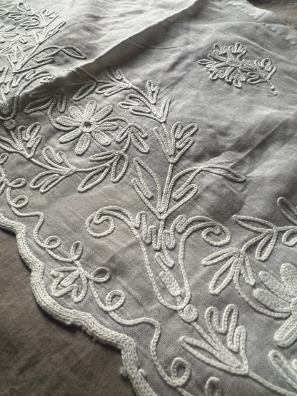 ★コルネリー刺繍飾り布