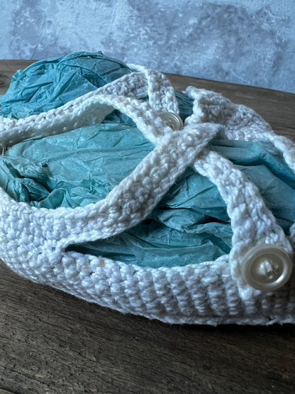 クロシェ編みのベビーシューズ