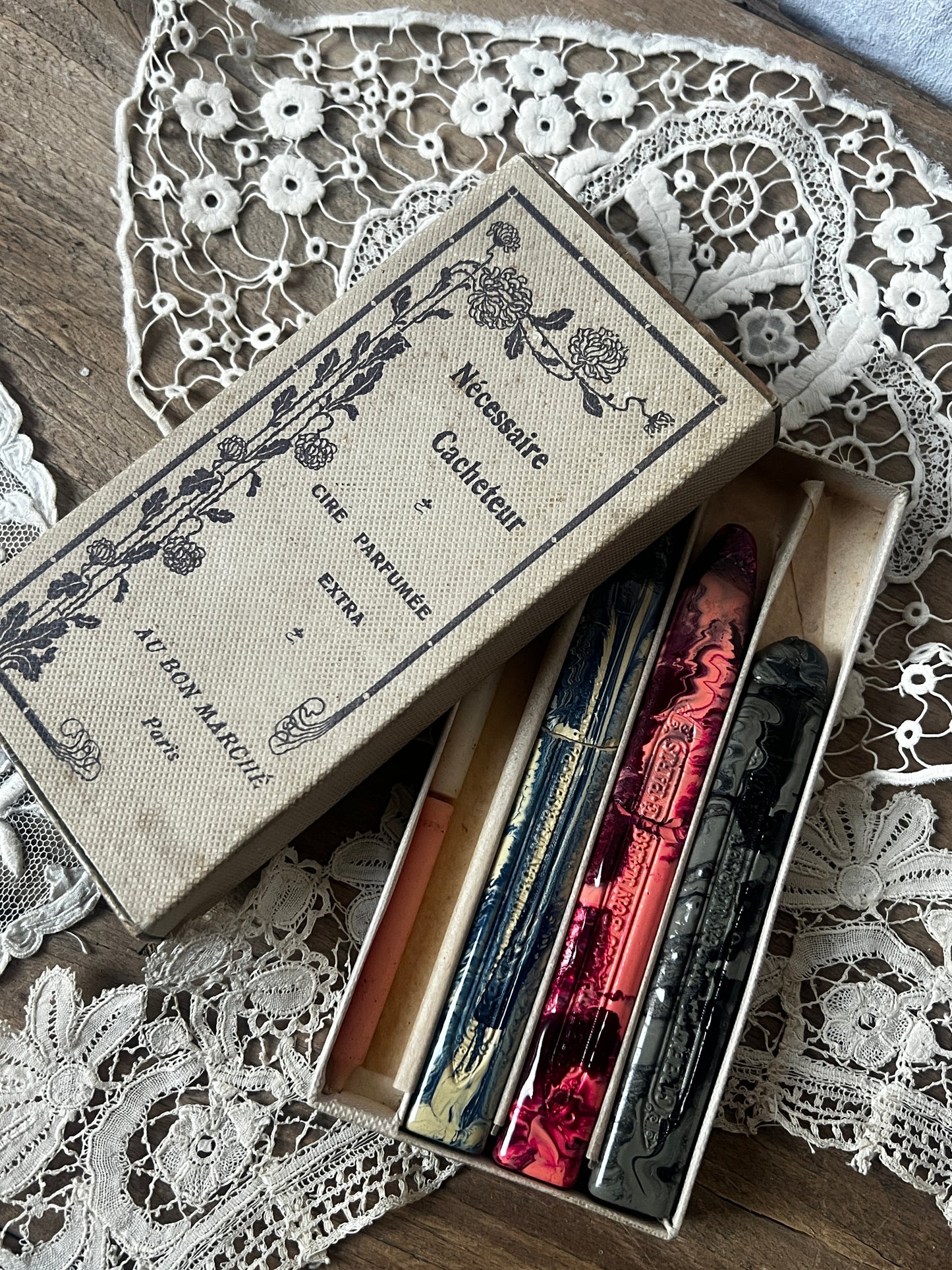 紙箱入り香り付きシーリングワックス