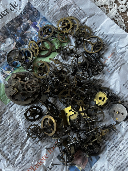 ★歯車部品入り木箱 【B】