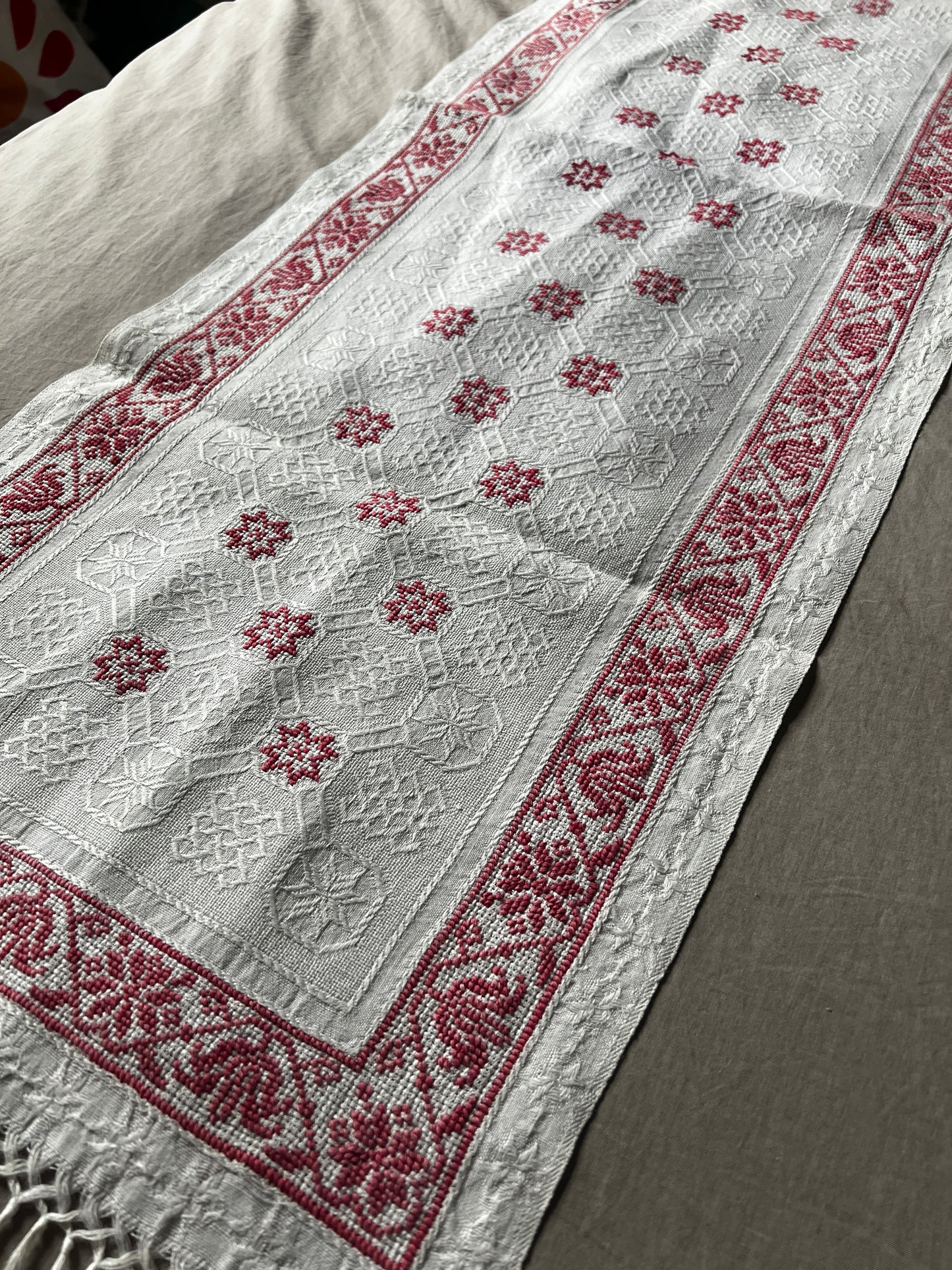 赤糸刺繍テーブルセンター