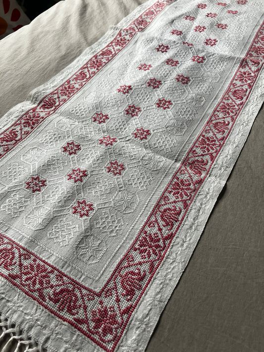 赤糸刺繍テーブルセンター