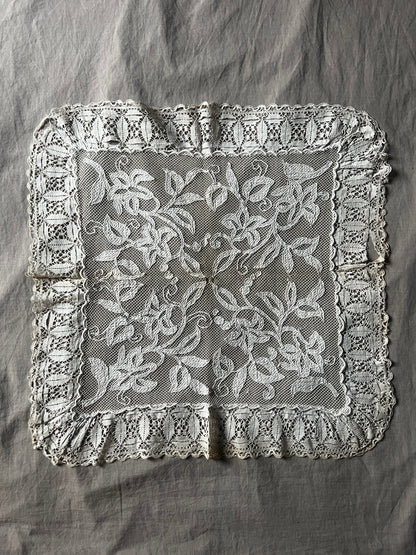★アンティークレース飾り布