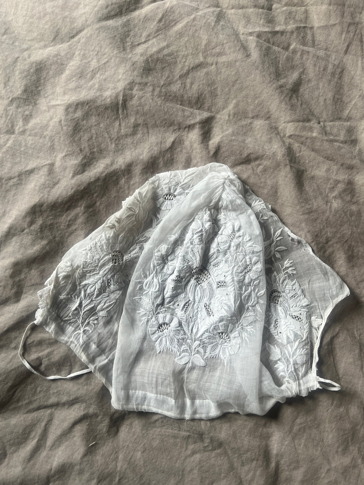 ★白刺繍ボネ