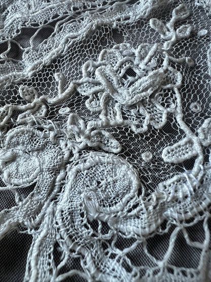 デュシェスレースの円形クロス