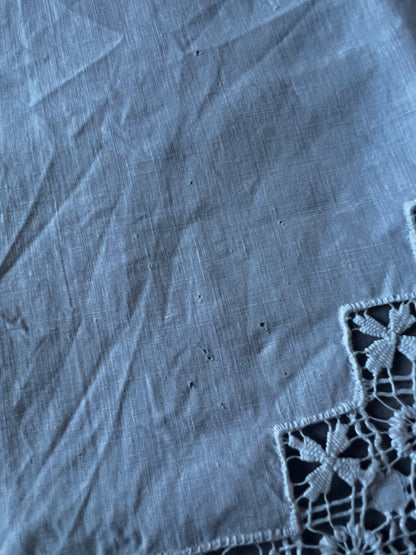 刺繍とレースのクロス