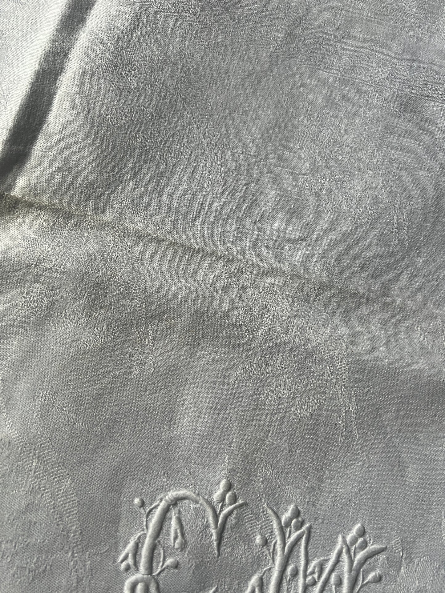 モノグラム刺繍ダマスク布