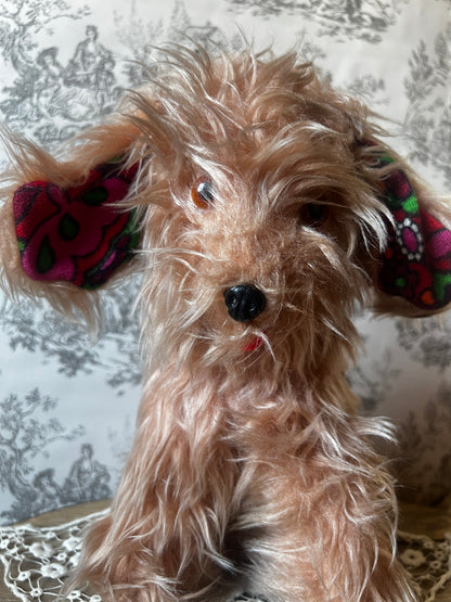 古い犬のぬいぐるみ