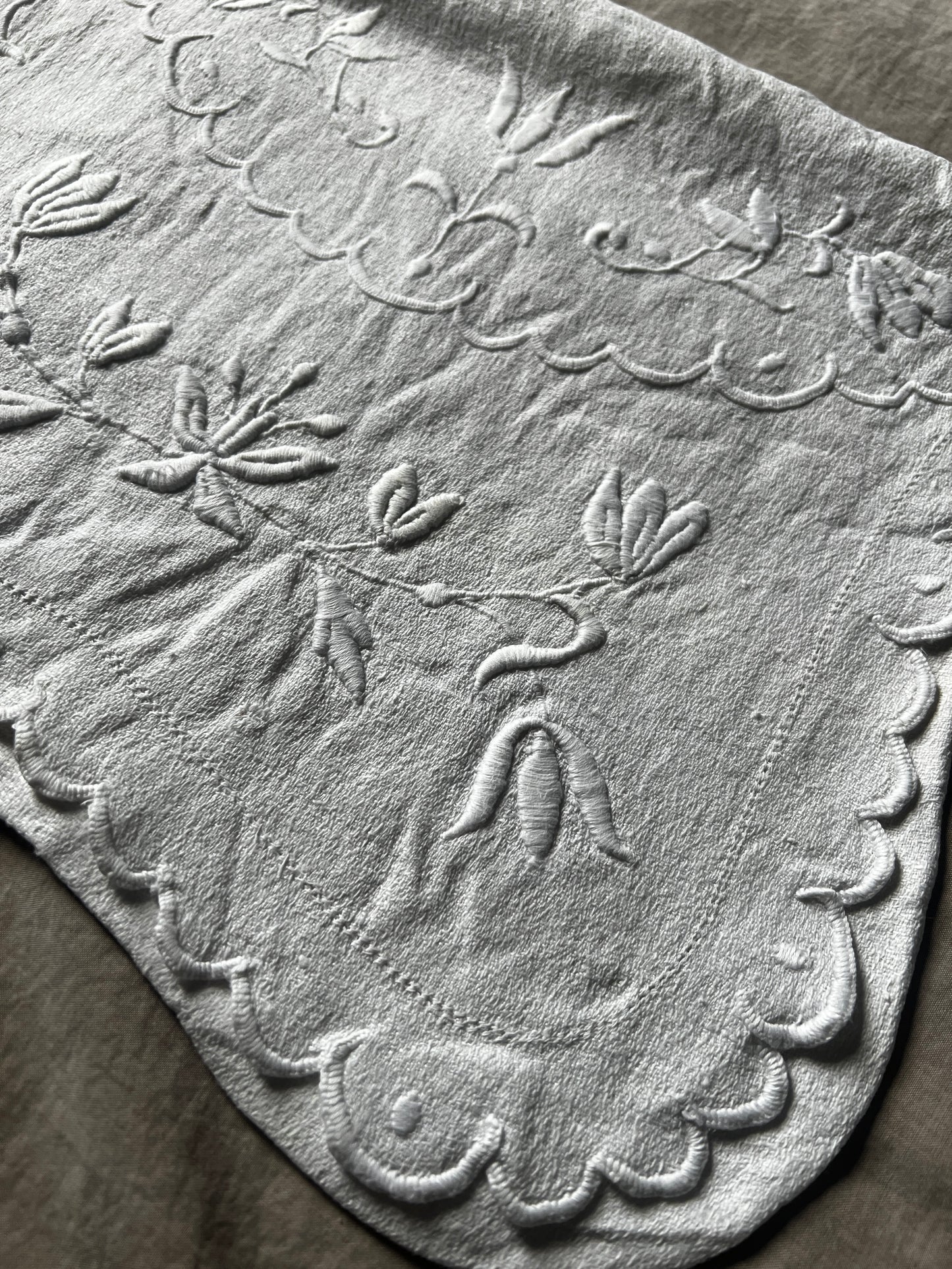 白刺繍ランジェリーサック