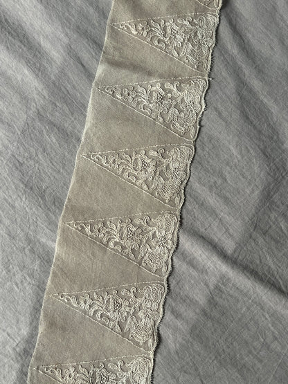チュール刺繍レース