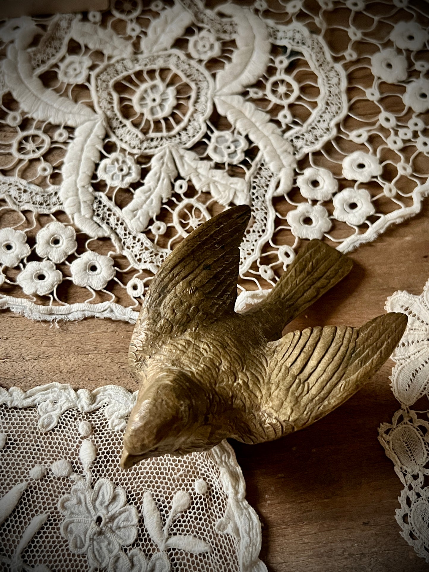 真鍮製鳥の装飾