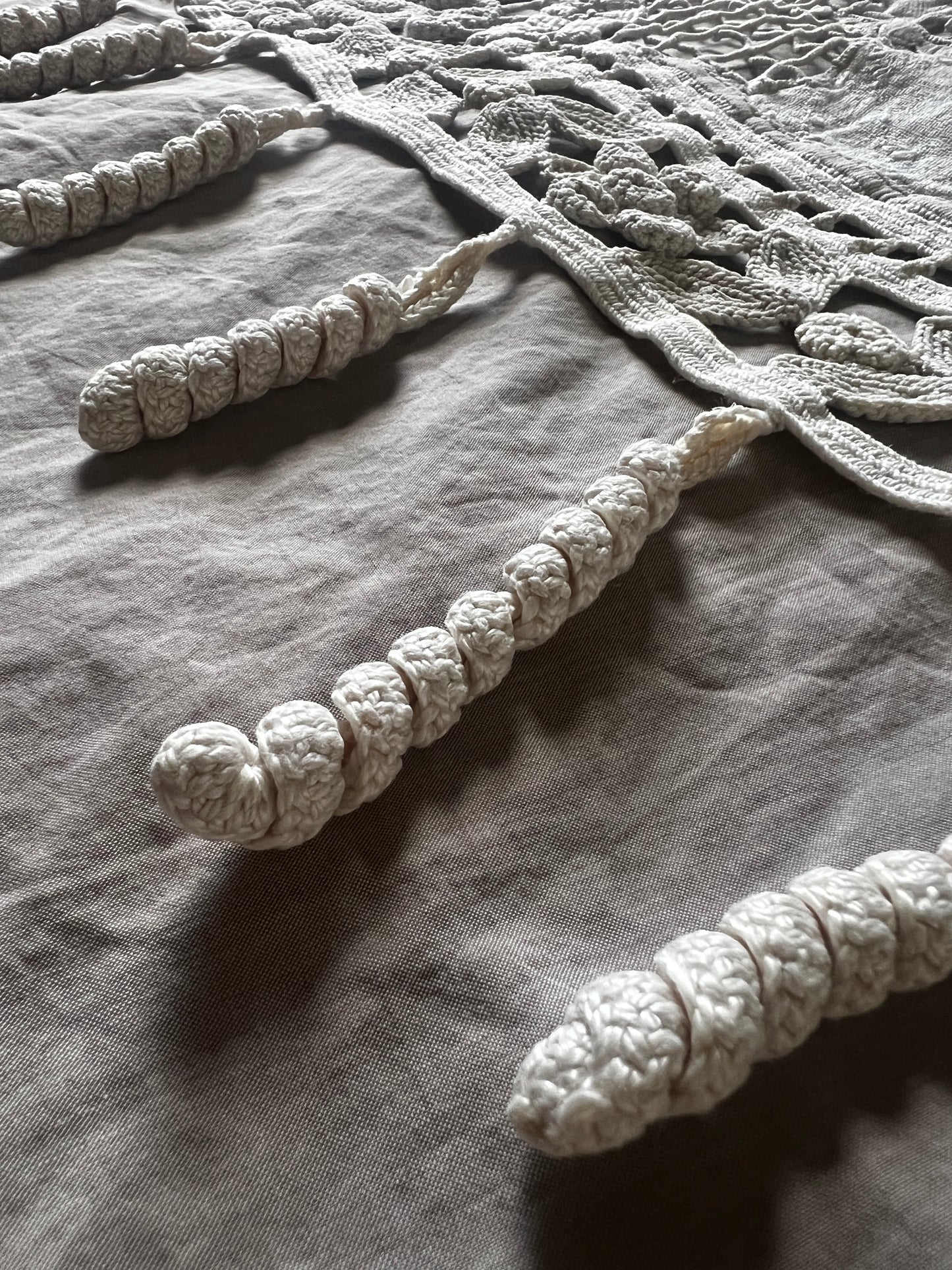 レースと刺繍の飾り布