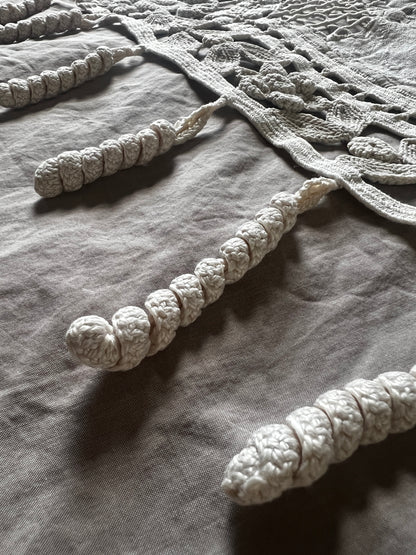 レースと刺繍の飾り布