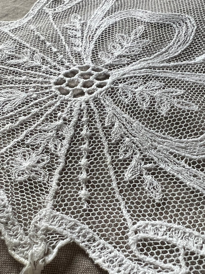 チュール刺繍レースハンカチ