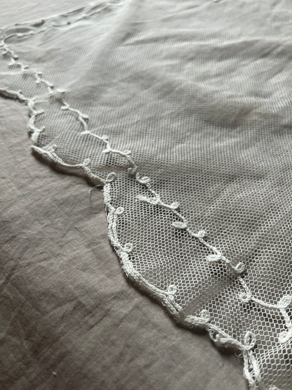 コルネリー刺繍のカーテン