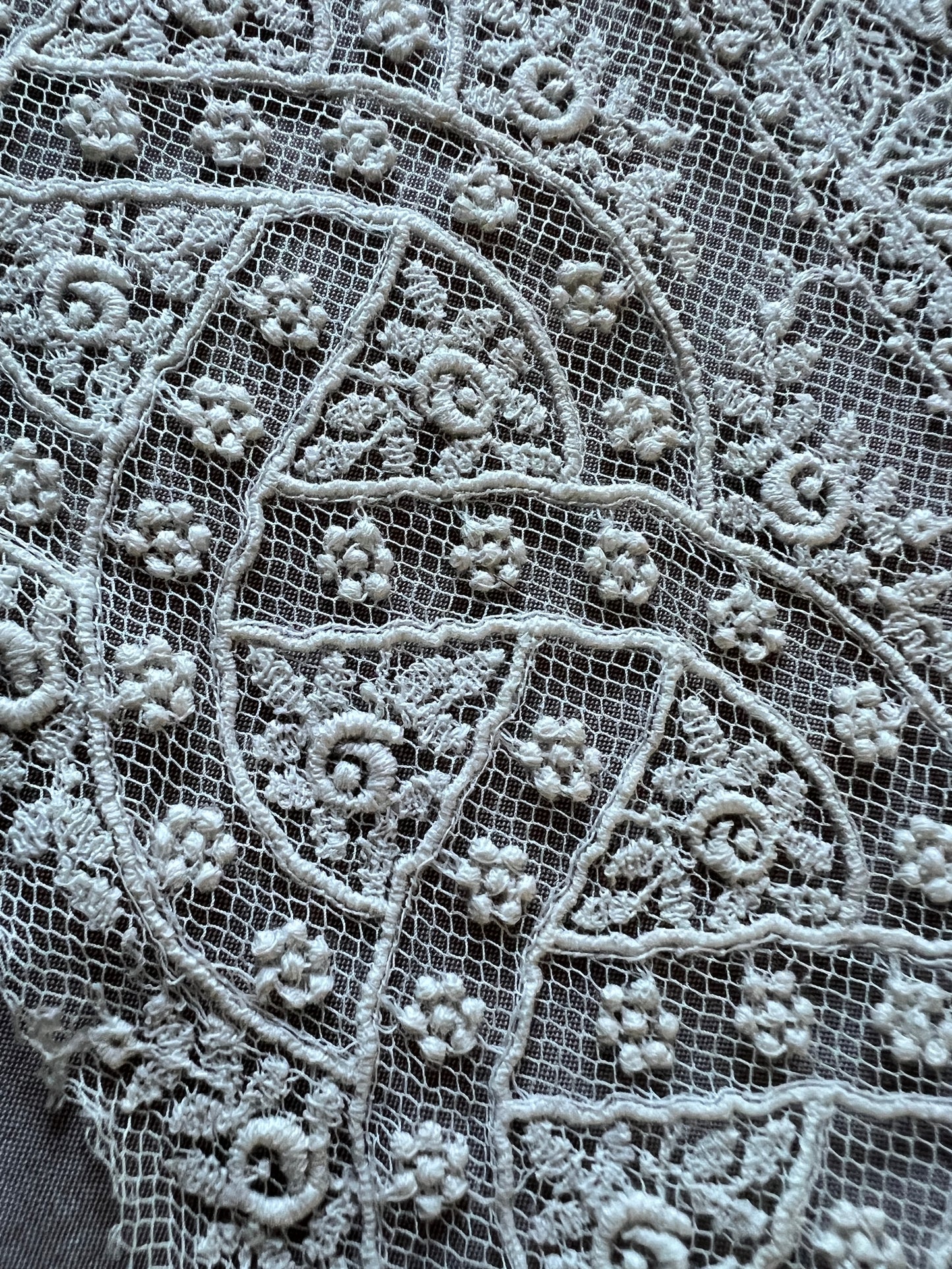 チュール刺繍レースフリル飾り