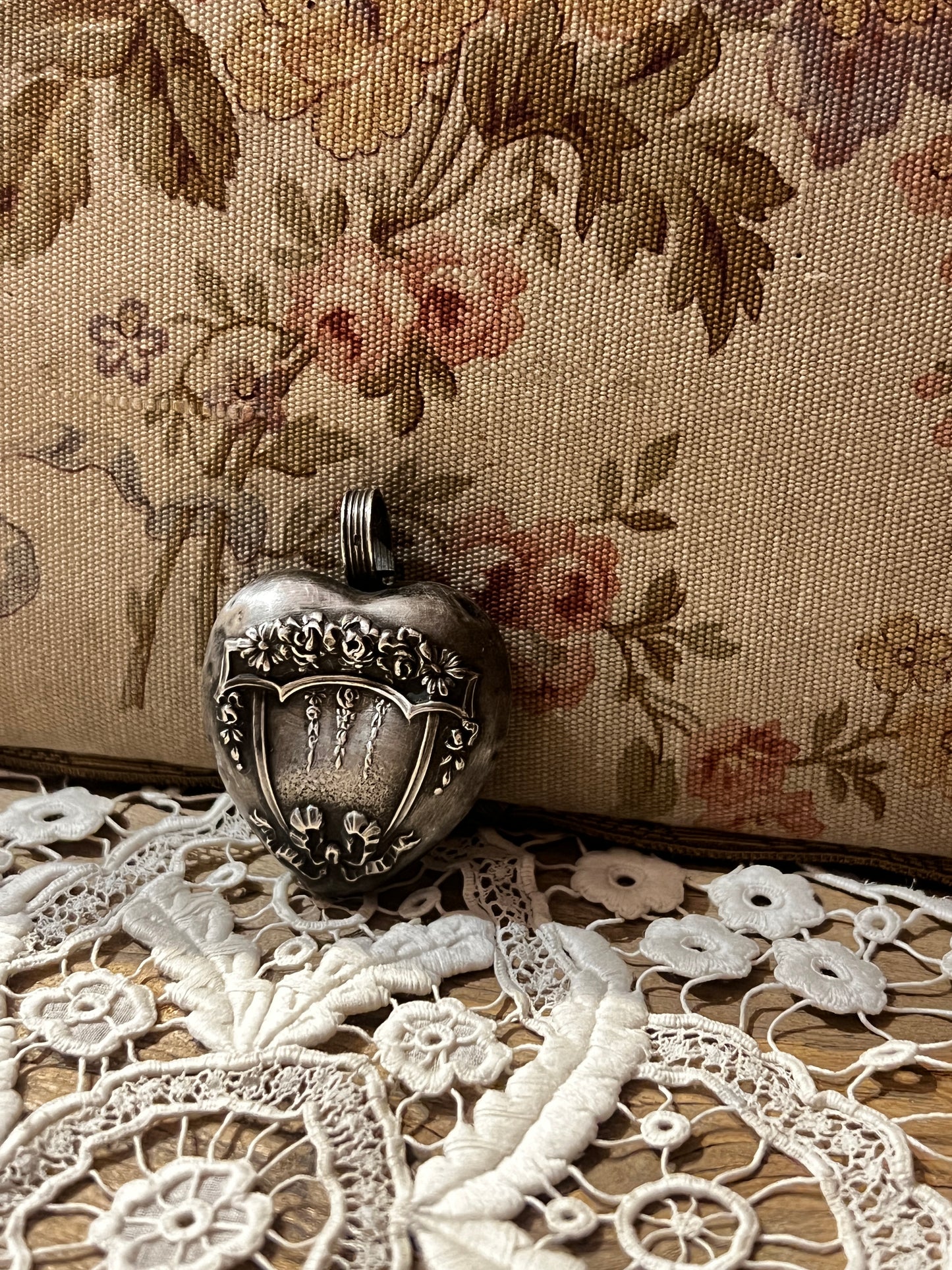 ハート型シルバーラトル