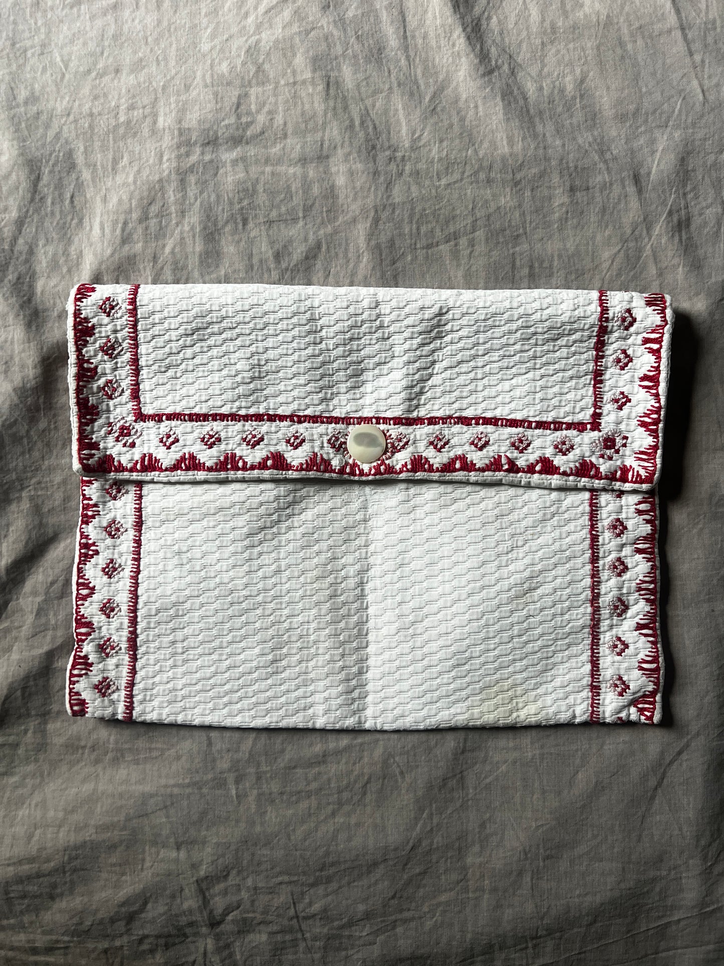 刺繍リネンケース(ボタン付き)