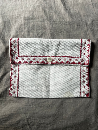 刺繍リネンケース(ボタン付き)