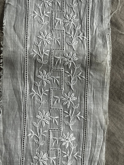 ★白刺繍トリム