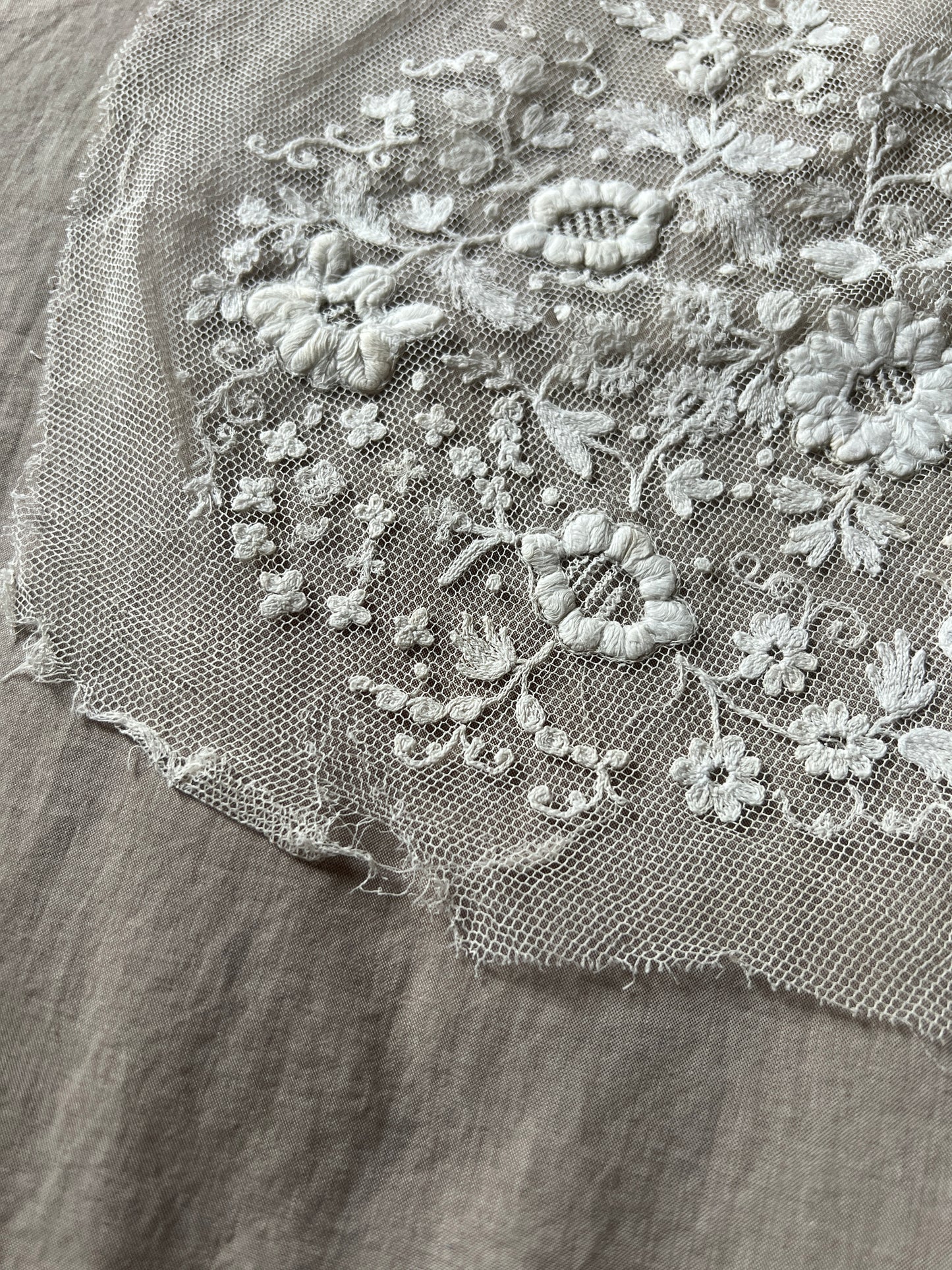 チュール刺繍ボネトップ