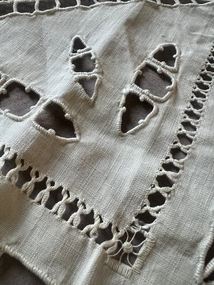 レースと刺繍の飾り布